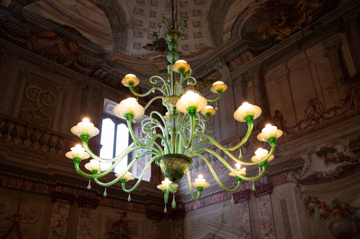 Palazzo Cattani Morelli dettaglio lampadario in vetro di Murano